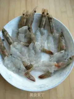 Make Flowers with rich shrimp step 3