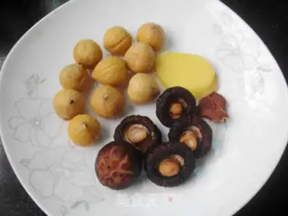 Make Chestnut mushrooms and chicken soup step 1