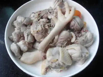 Make Chestnut mushrooms and chicken soup step 2