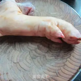 Make Red dates steam pig feet step 0