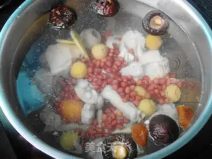 Make Chestnut mushrooms and chicken soup step 3