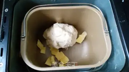 Make Sausage salad bread step 1