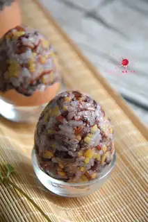 Make A greasy rice egg step 7
