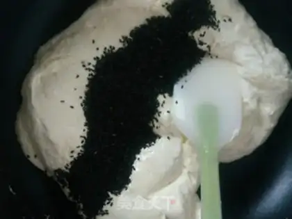 Make Almonds, black sesame oxen step 6