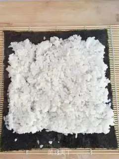 Make Tuna sushi step 16