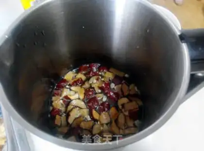 Make "Red-tree peanut paste." step 4