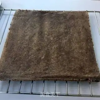 Make Oliomus cake roll step 15