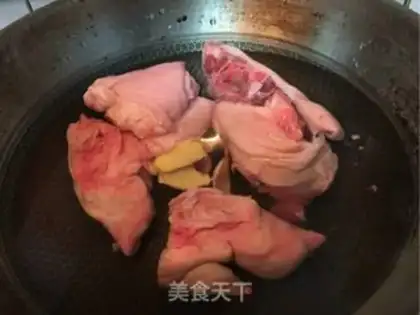Make Soy pig hoofs step 1