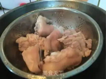 Make Soy pig hoofs step 2