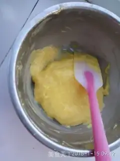 Make Hand drawing case cake step 3