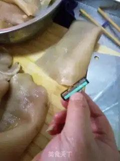 Make Homemade pig skin freeze step 1