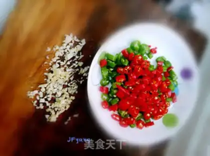 Make Spicy chicken crumbs step 1