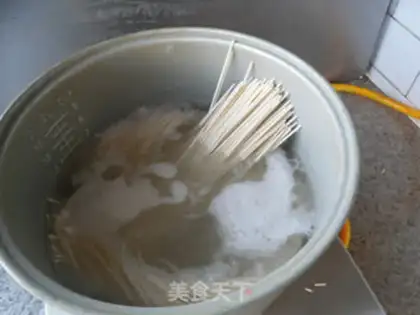 Make Tomato noodles step 2