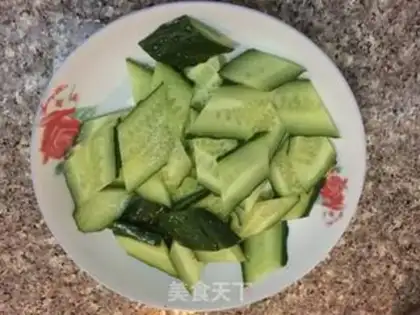 Make cucumber-mucked eggs step 1