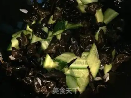 Make cucumber-mucked eggs step 3