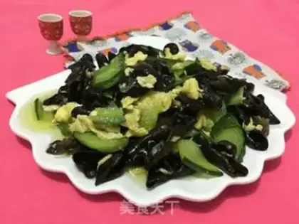 Make cucumber-mucked eggs step 5