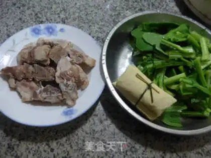 Make Soup with the greasy noodles step 0