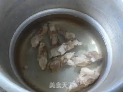 Make Soup with the greasy noodles step 2