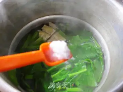 Make Soup with the greasy noodles step 8