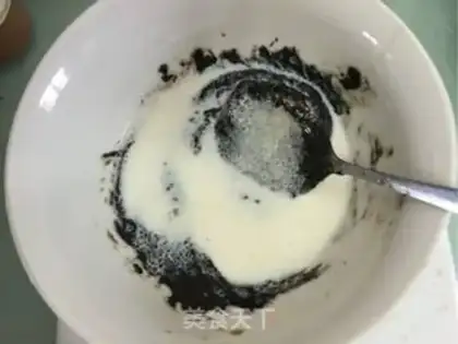 Make Shell black sesame rolls step 3