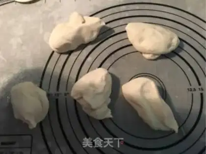 Make Shell black sesame rolls step 7