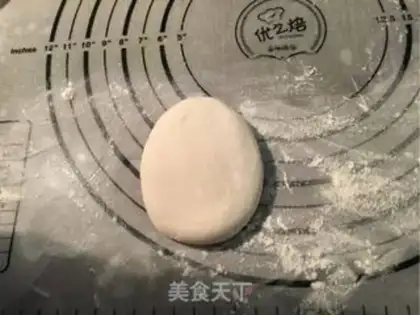 Make Shell black sesame rolls step 9