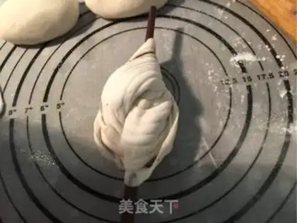 Make Shell black sesame rolls step 15