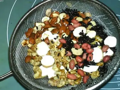 Make Infective and nutritious black rice paste step 1