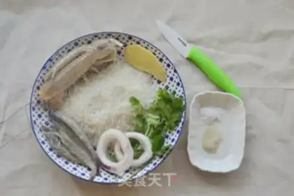 Make Seafood congee step 0