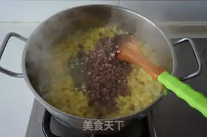 Make Potato beef fried rice step 3