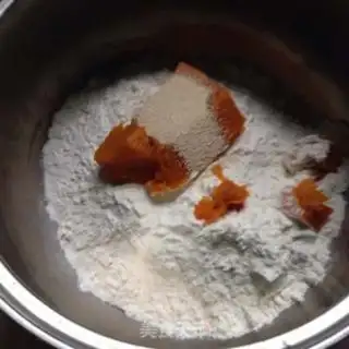 Make A flower mushroom bun step 4