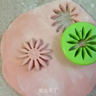 Make A flower mushroom bun step 15