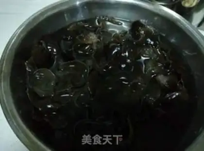 Make Spicy pan shrimp step 2
