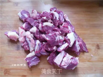Make Curry-cracked potatoes and oxen step 1