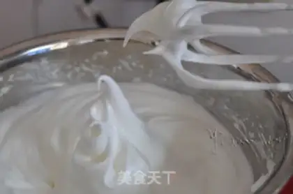 Make Cake rolls with claws step 4