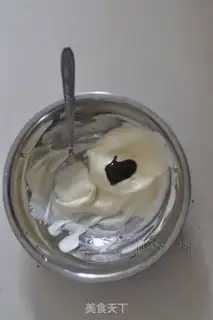 Make Cake rolls with claws step 5