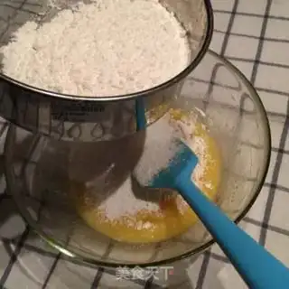 Make Souffle egg rolls step 1