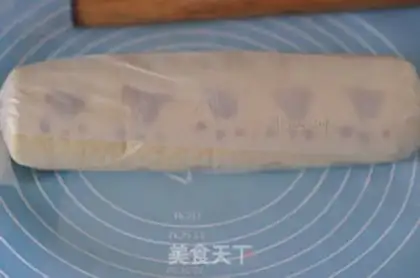 Make Cake rolls with claws step 10