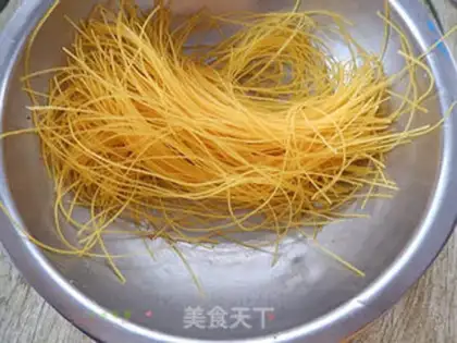 Make Weenie fried corn noodles step 0