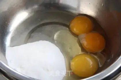 Make White chocolate yolk pie step 1
