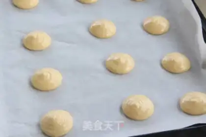 Make White chocolate yolk pie step 4
