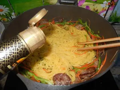 Make Weenie fried corn noodles step 6