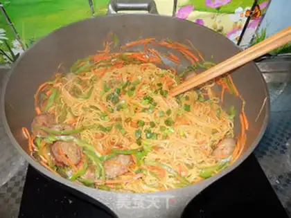 Make Weenie fried corn noodles step 7