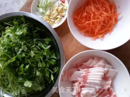 Make A curry carrot with five flowers step 1