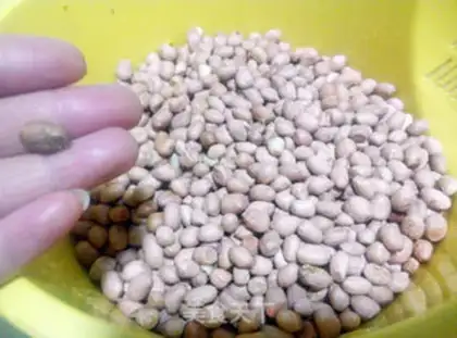 Make Spicy peanuts step 1