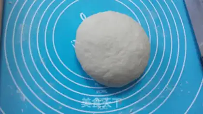 Make Bread Man squeezes bread step 0