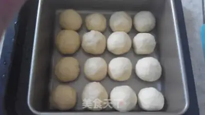 Make Bread Man squeezes bread step 3