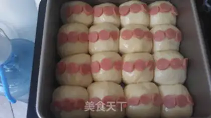 Make Bread Man squeezes bread step 4