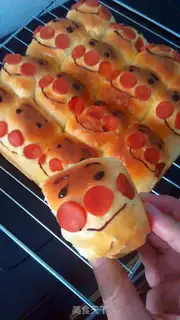 Make Bread Man squeezes bread step 5