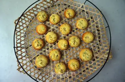 Make Onion cookies step 6